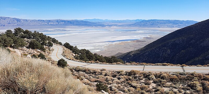 File:Horseshoe Meadows Road.jpg