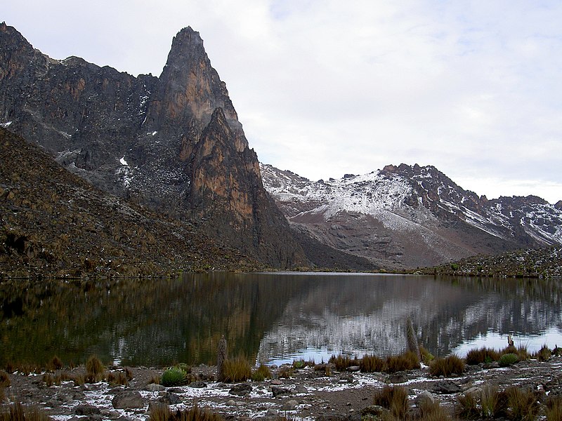 File:Hut tarn 4500m and Midget Peak Mt Kenya.JPG