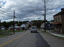 Looking west along the SR 43-SR 152 concurrency in Richmond Into Richmond, westbound OH43-OH152, Jefferson County.jpg