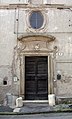 Sacrofano, palazzo Placidi-Serraggi, portone di accesso.