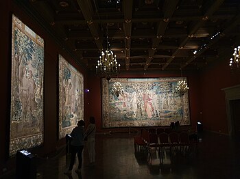 Broader view of the same hall at the same day where this Jagiellonian tapestry was exhibited