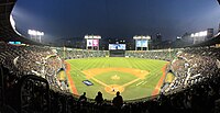 Jamsil beysbol stadioni panoramasi (2017 yil 28-aprel) .jpg