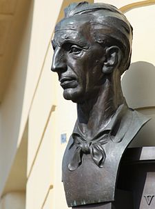 Busta Jaroslava Horejce na domě v Trojické ulici v Praze, autor busty: Zdeněk J. Preclík, 1983