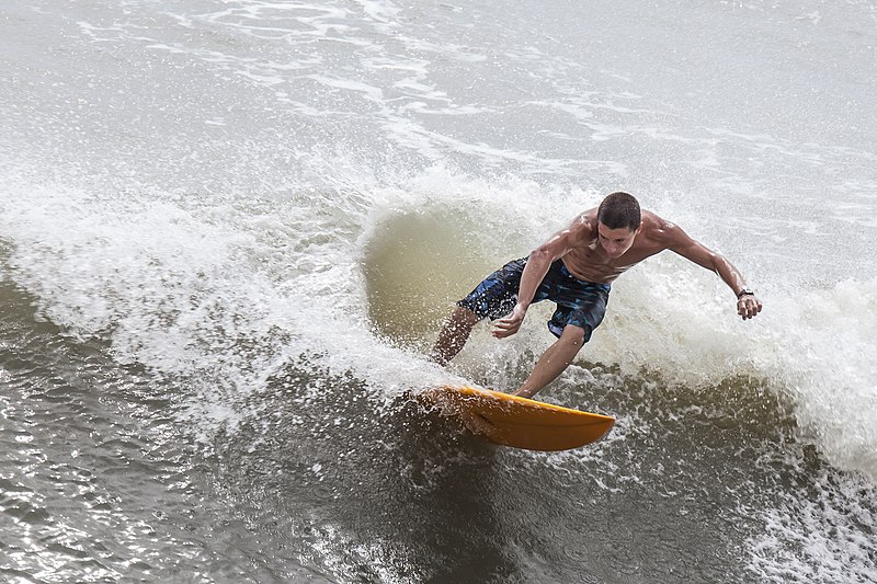 File:JaxPier Surf 9-9-12-9144 (7978052076).jpg