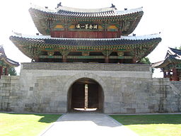 Södra porten till Jeonju kallad Pungnam-mun.