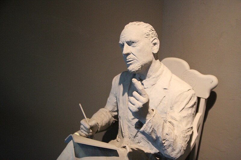 File:John Steinbeck statue at Museum.jpg