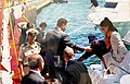 ראניה מלכת ירדן מגיע עם עבדאללה מלך ירדן לבסיס חיל הים באילת, 27 באפריל 2000