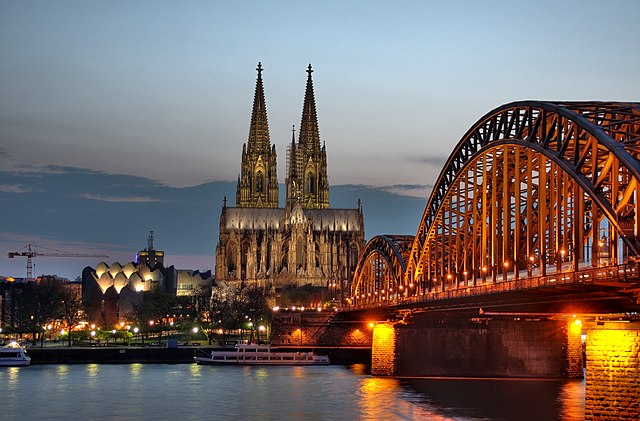 Image: Kölner Dom und Hohenzollernbrücke Abenddämmerung (9706 7 8)