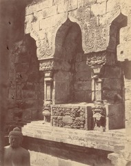 KITLV 87787 - Isidore van Kinsbergen - Niches in a temple Tjandi Sewoe in Yogyakarta - Before 1900.tif