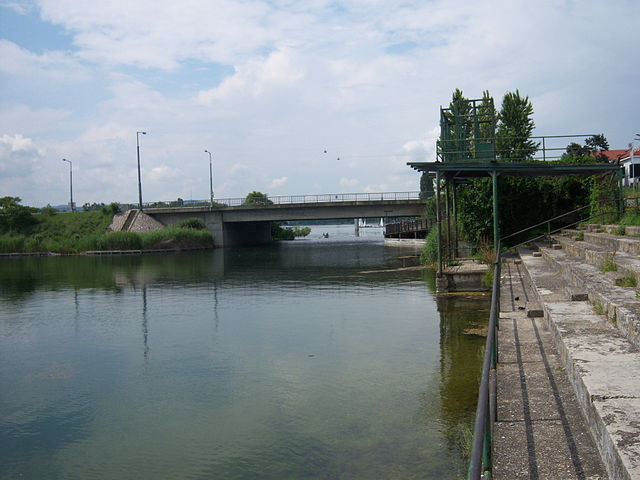 File:Kagraner_Brücke.JPG