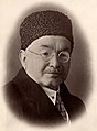 Kərim bəy Mehmandarov-Sankt-Peterburq Tibb Cərrahlıq Akademiyasının məzunu, tanınmış həkim, "Difai" təşkilatının Şuşa şöbəsinin sədri.