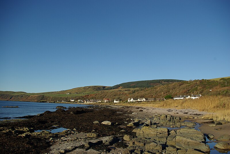 File:Kildonan Beach - geograph.org.uk - 3245496.jpg