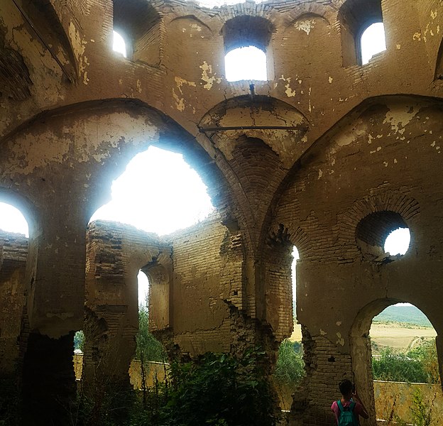 File:Kilvar church from inside, Shabran, Azerbaijan 02.jpg