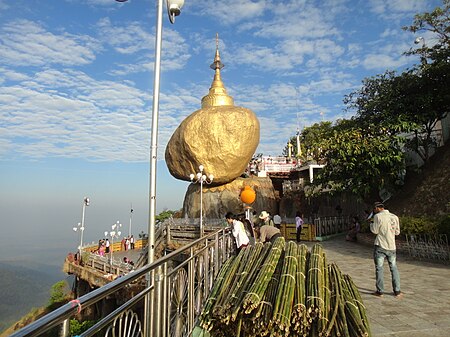 Tập_tin:Kim_thạch_ở_chùa_Vàng.JPG