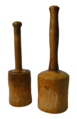 キヌタソウの名前の由来となった木槌（横槌）。果実の形が、砧の槌の形に似ている。