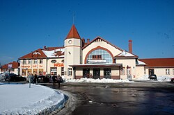 Polski: Dworzec kolejowy English: Railway station Deutsch: Bahnhof