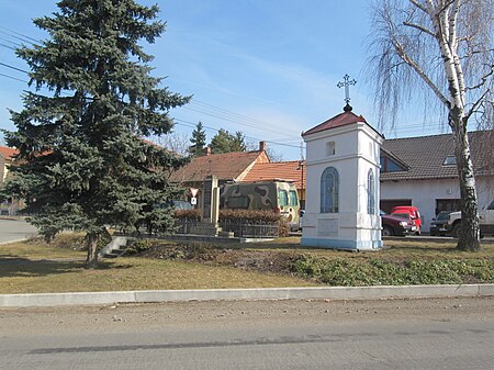 Kobylnice, pomník a kaple