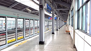 Korail-K113-Hannam-station-platform-20191023-095108.jpg