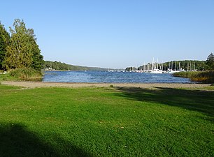 Badplatsen vid Långgarnsfjärden.