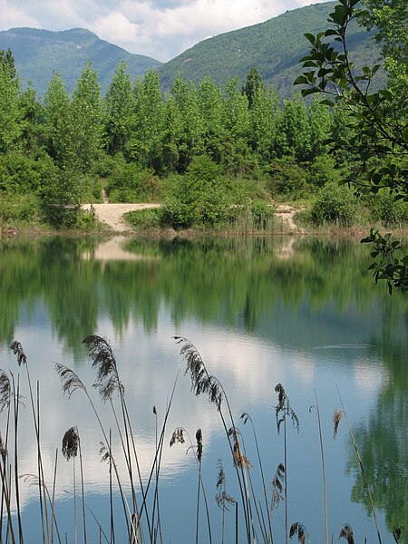 File:Lac Glandieu.JPG