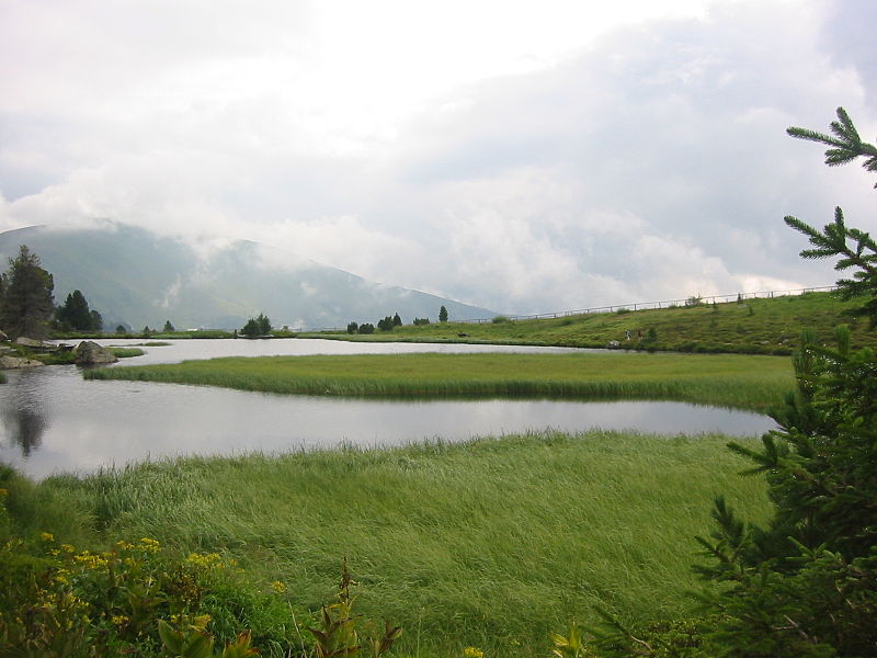 File:Lake in Austria.jpg