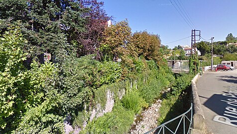 Le Langonand à Saint-Chamond, rue de Paradis. Il conflue avec le Janon à 60 m de là.