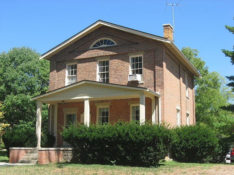 File:Langstroth Cottage front and southern side, closeup.jpg