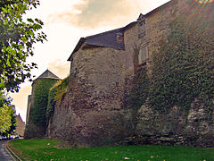 Les remparts Est de Vitré sur la Promenade du Val