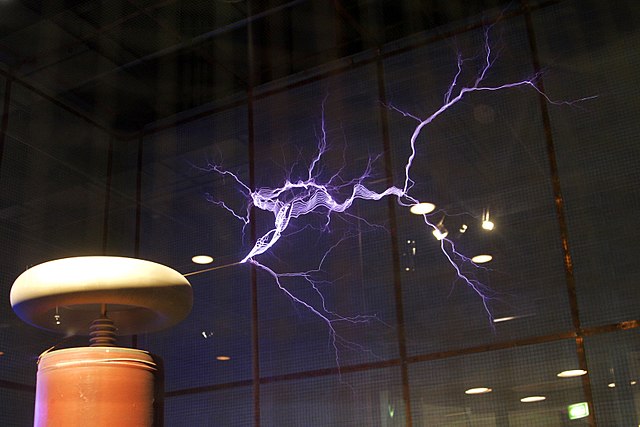 Tesla Coil high-frequency discharge demonstrator, Nikola Tesla