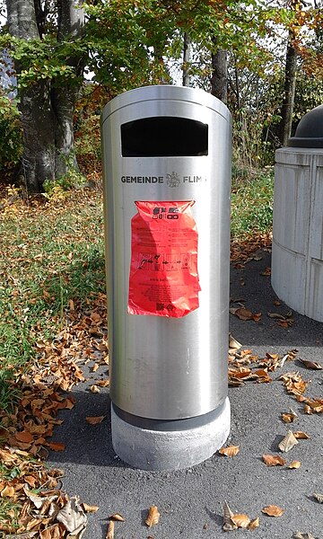 File:Litter bin with integrated dog excrement bags dispenser.jpg