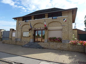 Louches (Pas-de-Calais) mairie.JPG