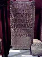 Ara votiva dedicada a Lug: LUCOUBU ARQUIEN(obu) SILONIUS SILO EX VOTO.