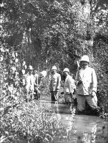 File:Lunet-de-Lajonquiere-Finot-and-others-at-Angkor-ca-1900-Ecole-francaise.png