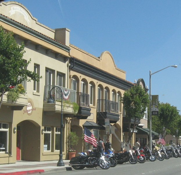 File:Mission Revival architecture in Downtown Hollister (cropped).jpg