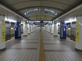 Debarcader Hanzōmon Line din Mitsukoshimae