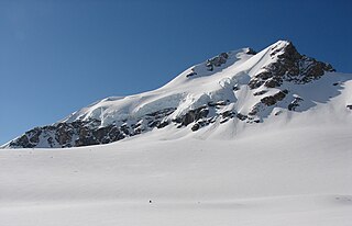 <span class="mw-page-title-main">Mount Engelhard</span> Mountain in Jasper National Park, Alberta, Canada