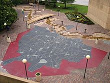 Overhead view of the Mississippi River scale model, showing the adjacent map of Memphis. Mud island river park.jpg