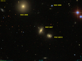 NGC 2807A (десно од NGC 2807)