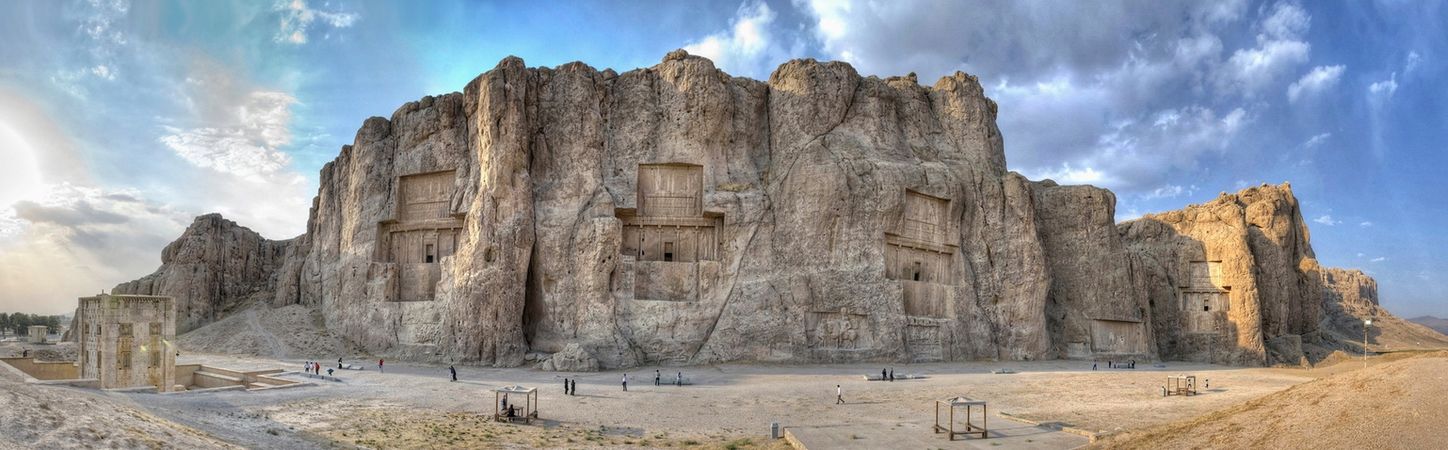 Nekropolis Naqsh-e Rustam di Provinsi Fars, Iran