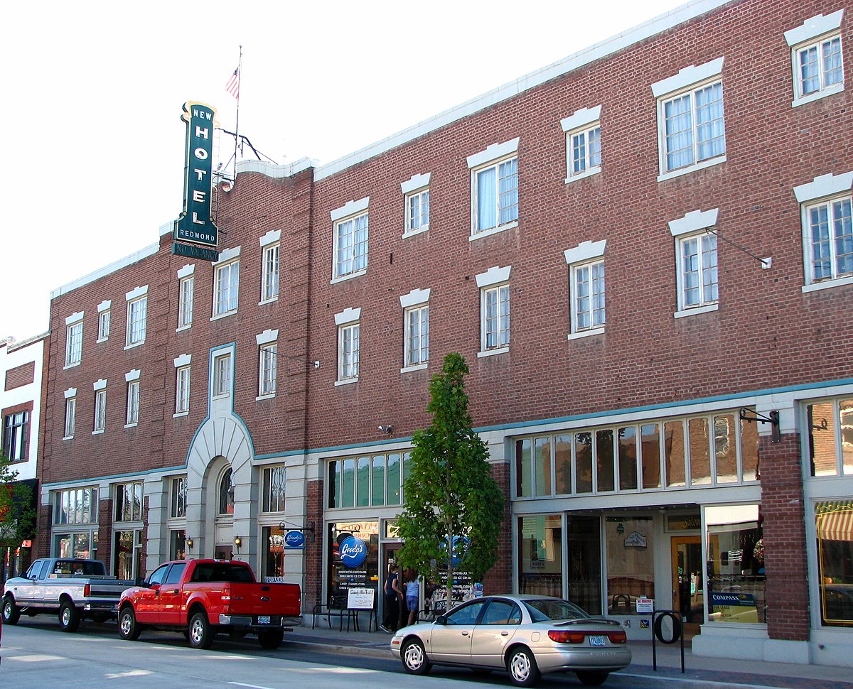 New Redmond Hotel