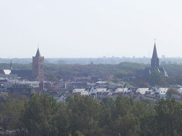 View over Noordwijk-Binnen, with two church towers.