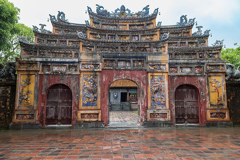 File:Old town of Hue, Vietnam (39543480171).jpg