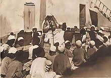 Omar Mukhtar teaching young boys.jpg