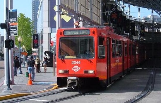 Orange Line train at Downtown San Diego America Plaza (January 2008).