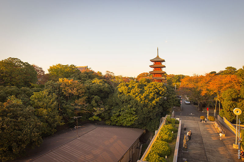 File:Pagoda of the Ikegami Honmonji (18123958659).jpg