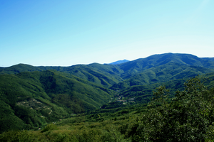 Panoramica di Bormida e del Monte Settepani.png