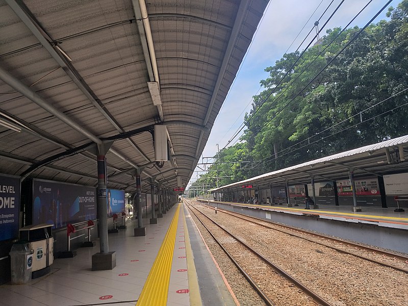 File:Peron 1 Stasiun Sudirman.jpg