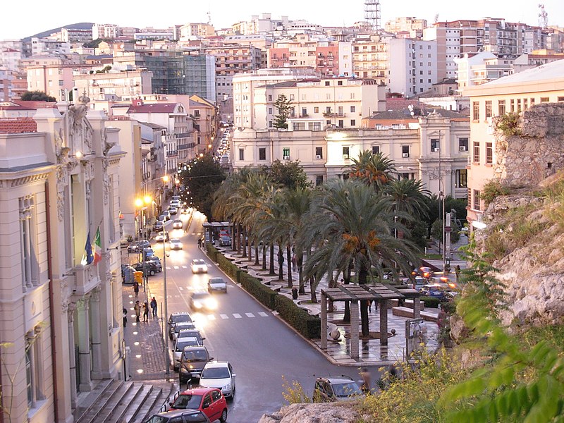 File:Piazza Indipendenza - panoramio.jpg