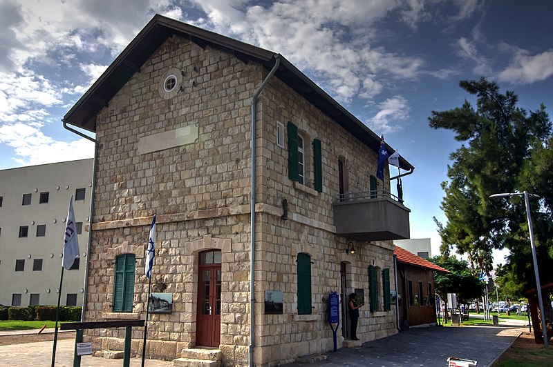 File:PikiWiki Israel 58432 railway station semakh.jpg