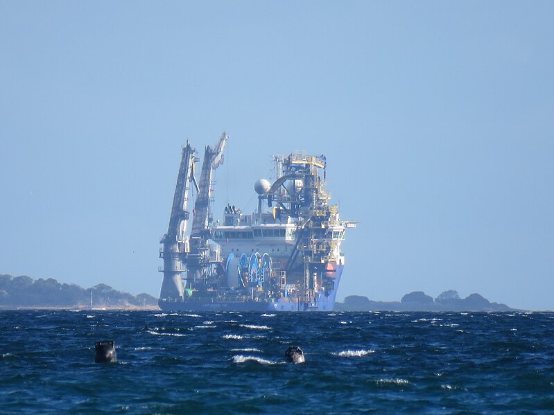 File:Pipe Layer Lay Vessel 108 in Cockburn Sound, April 2022 05.jpg